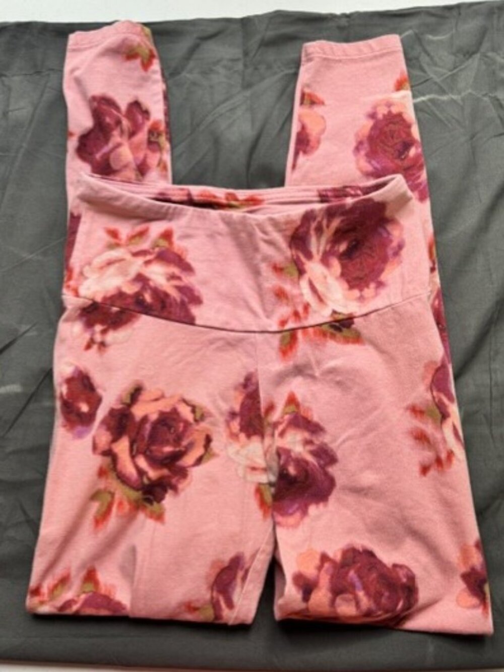 Woman's No Boundaries Size XS (0-2) Pink and Red Leggings